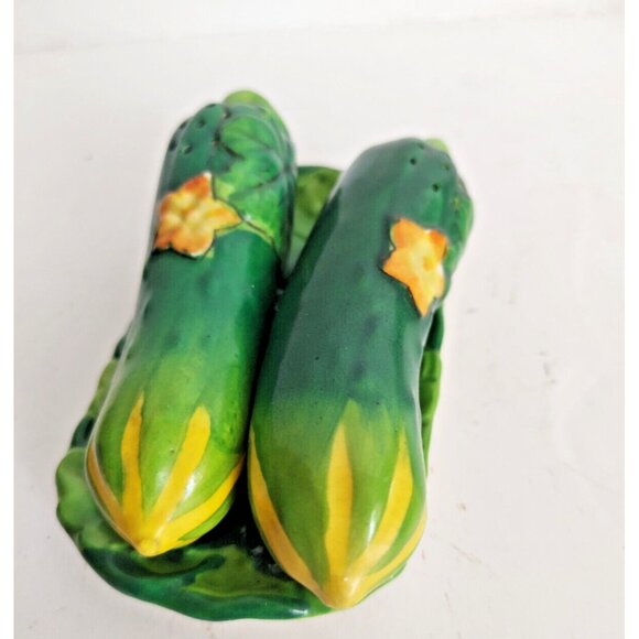 Vintage Cucumber Salt and Pepper Shakers & Underplate Hinode Japan 1950's - Picture 2 of 13